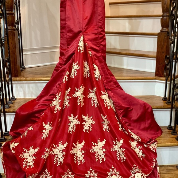 Evening Gown - Picture 3 of 4